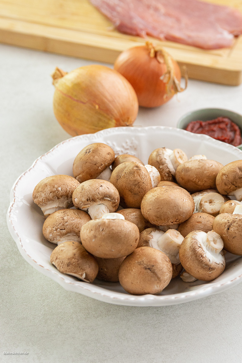 Champignons für das Jägerschnitzel