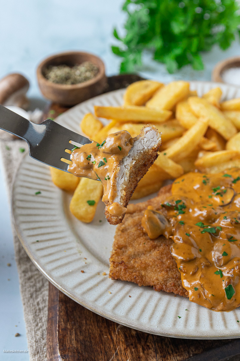 Leckeres Jägerschnitzel mit Champignons