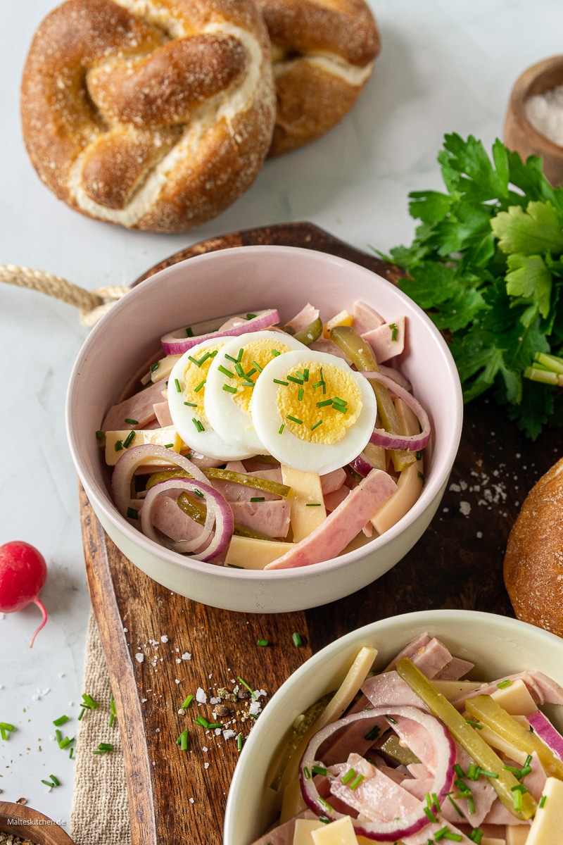 Wurst Salat mit Käs und Ei