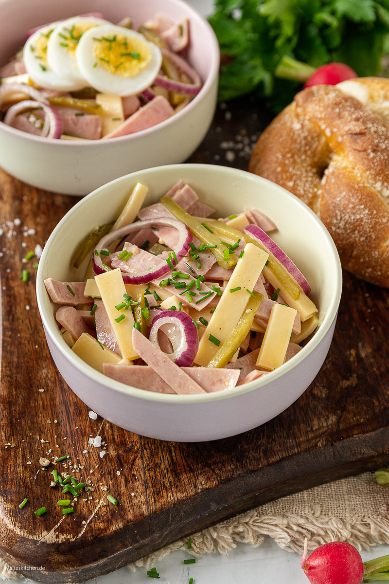 Rezept Wurstsalat mit Käse.
