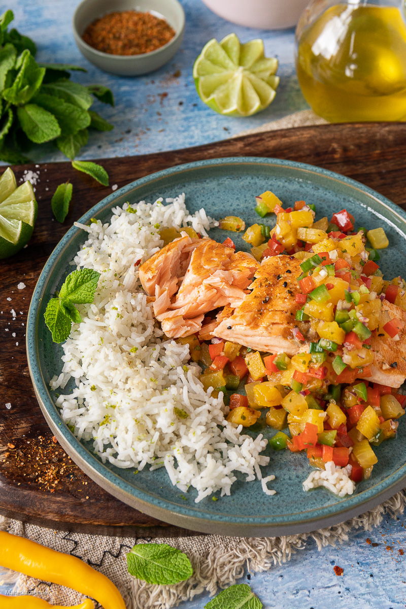 Saftiger Lachs mit Salsa aus Ananas