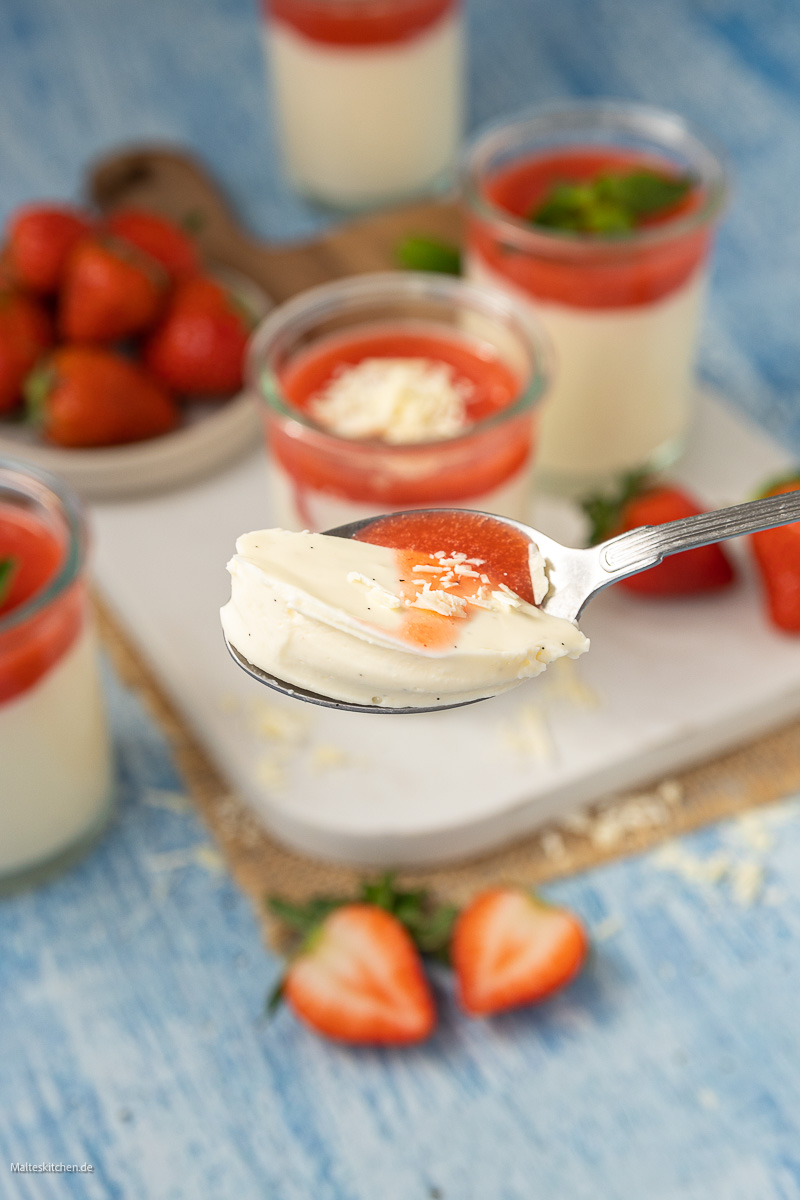 Leckere Sahne Creme mit Erdbeeren