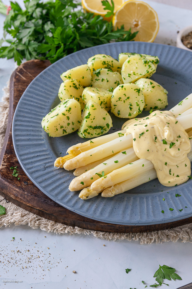 Deutscher Spargel mit Sauce Hollandaise.