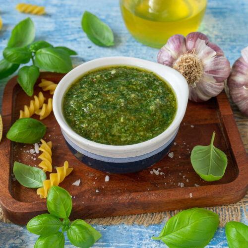 Basilikum-Pesto - italienisches Pesto Genovese