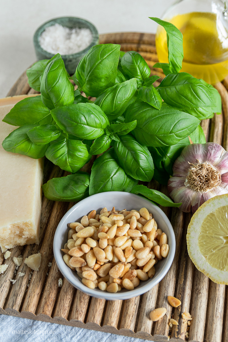Zutaten für das Pesto.