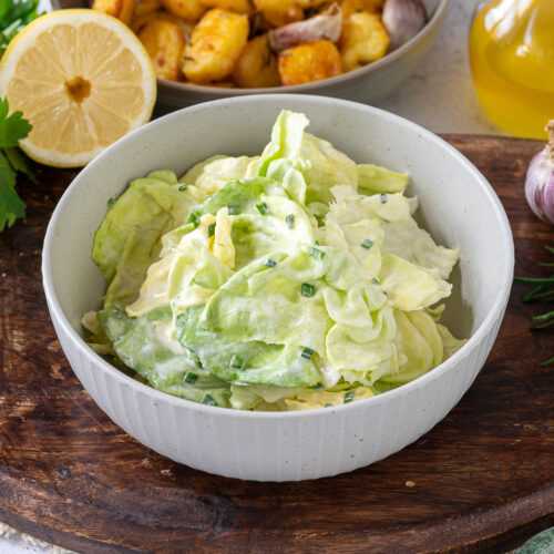 Sommerlicher Kopfsalat mit Omas Dressing