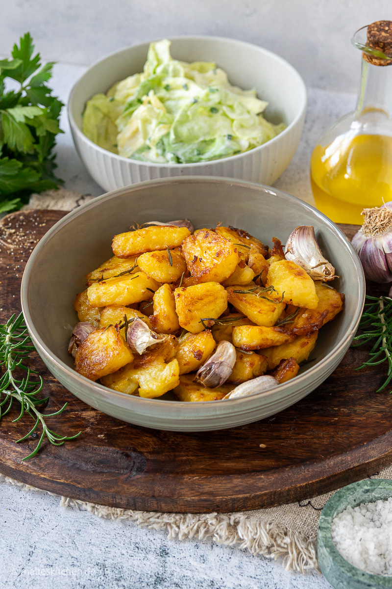 Geröstete Kartoffeln aus dem Backofen.