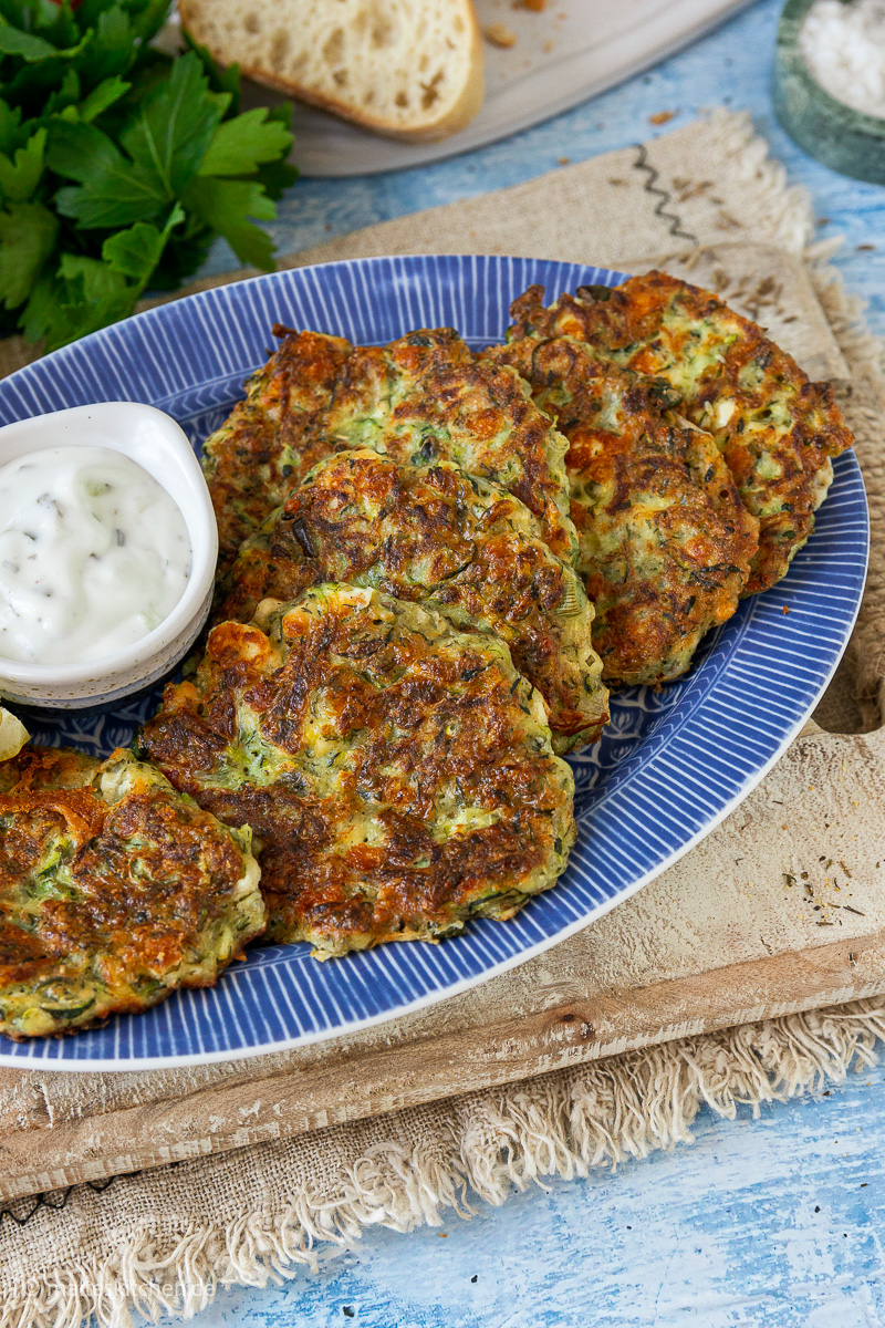 Puffer mit Zucchini auf griechische Art