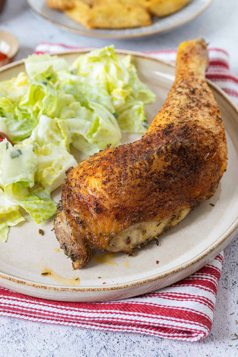 Saftiges Hähnchen mit knuspriger Haut.