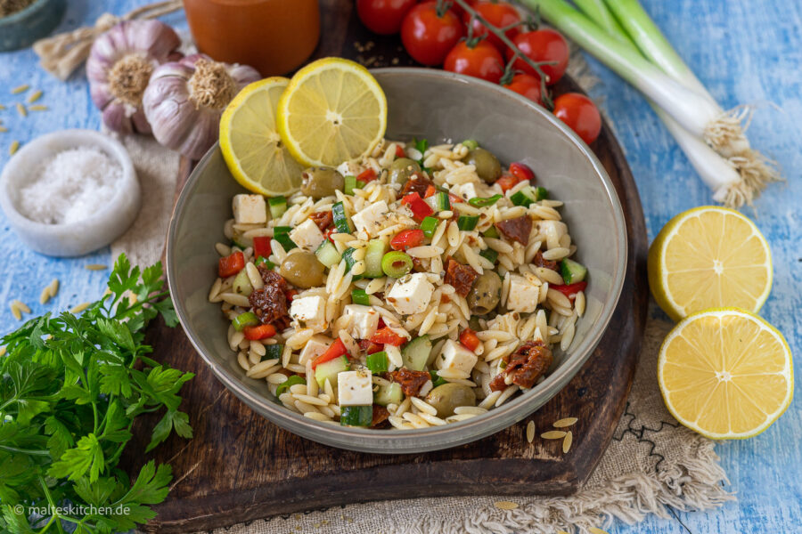 Griechischer Kritharaki Salat