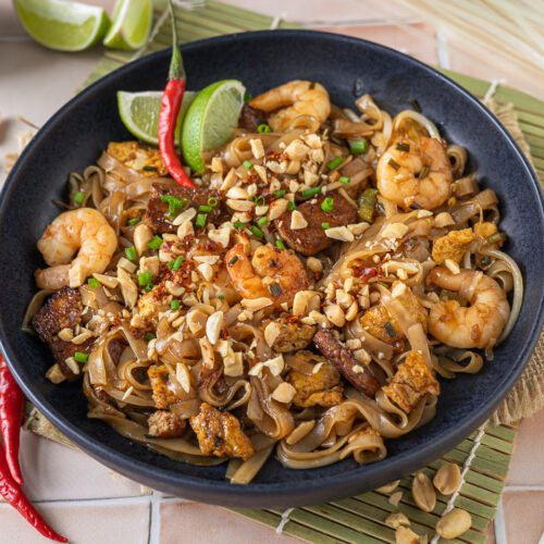 Pad Thai mit Tofu und Garnelen