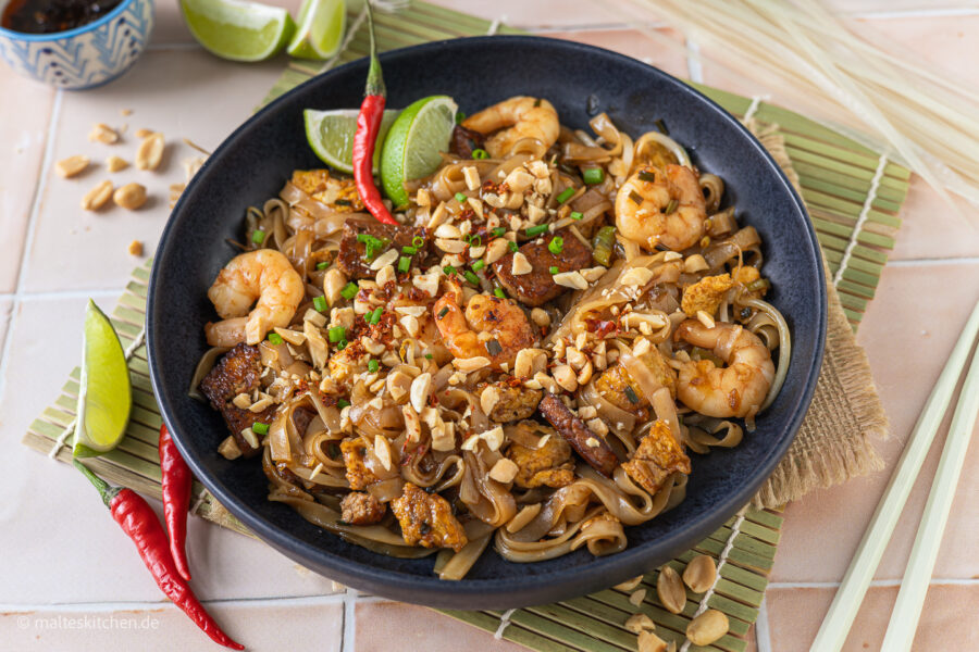 Pad Thai mit Tofu und Garnelen