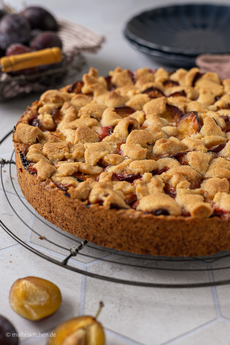Kuchen mit Pflaumen und Streuseln