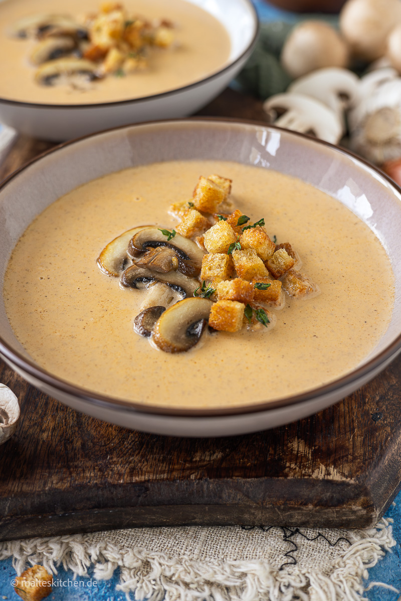 Champignoncremesuppe mit frischen Champgnons