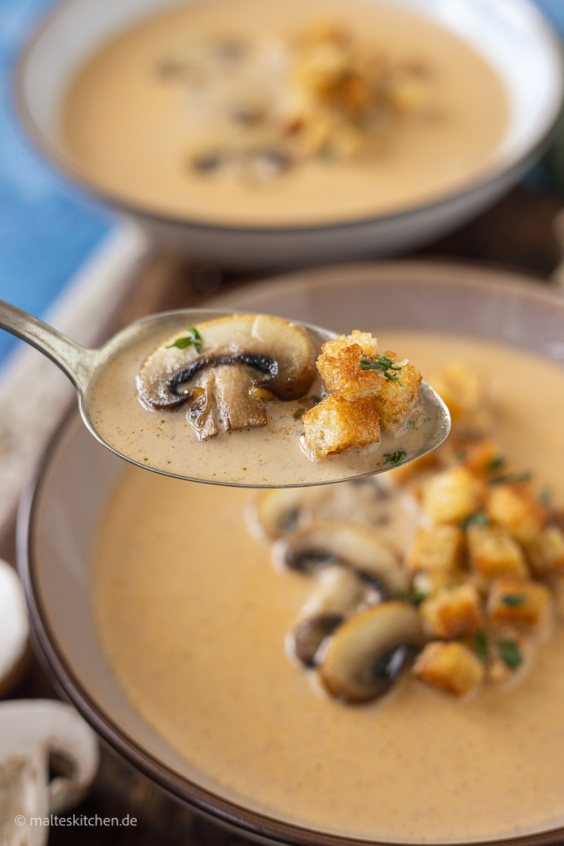 Champignoncremesuppe mit Croûtons