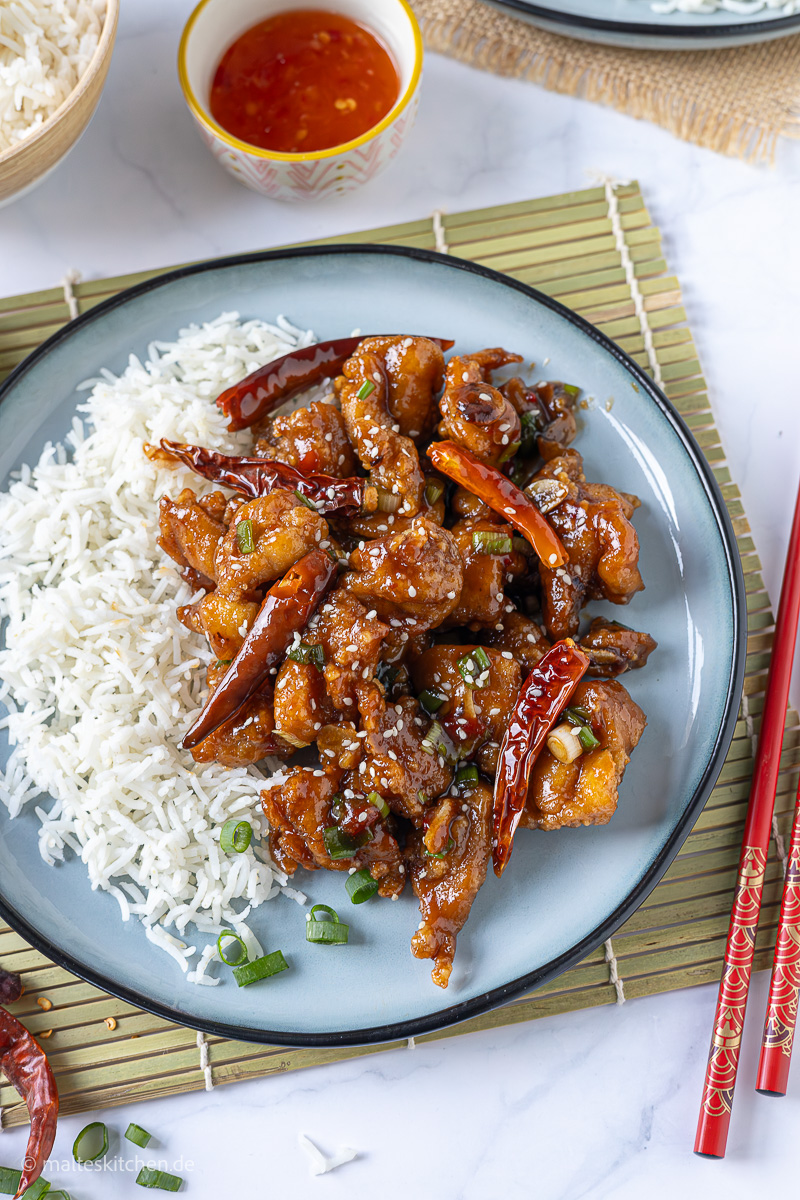 Hähnchen aus dem Wok - knusprig und mit süßer Soße.