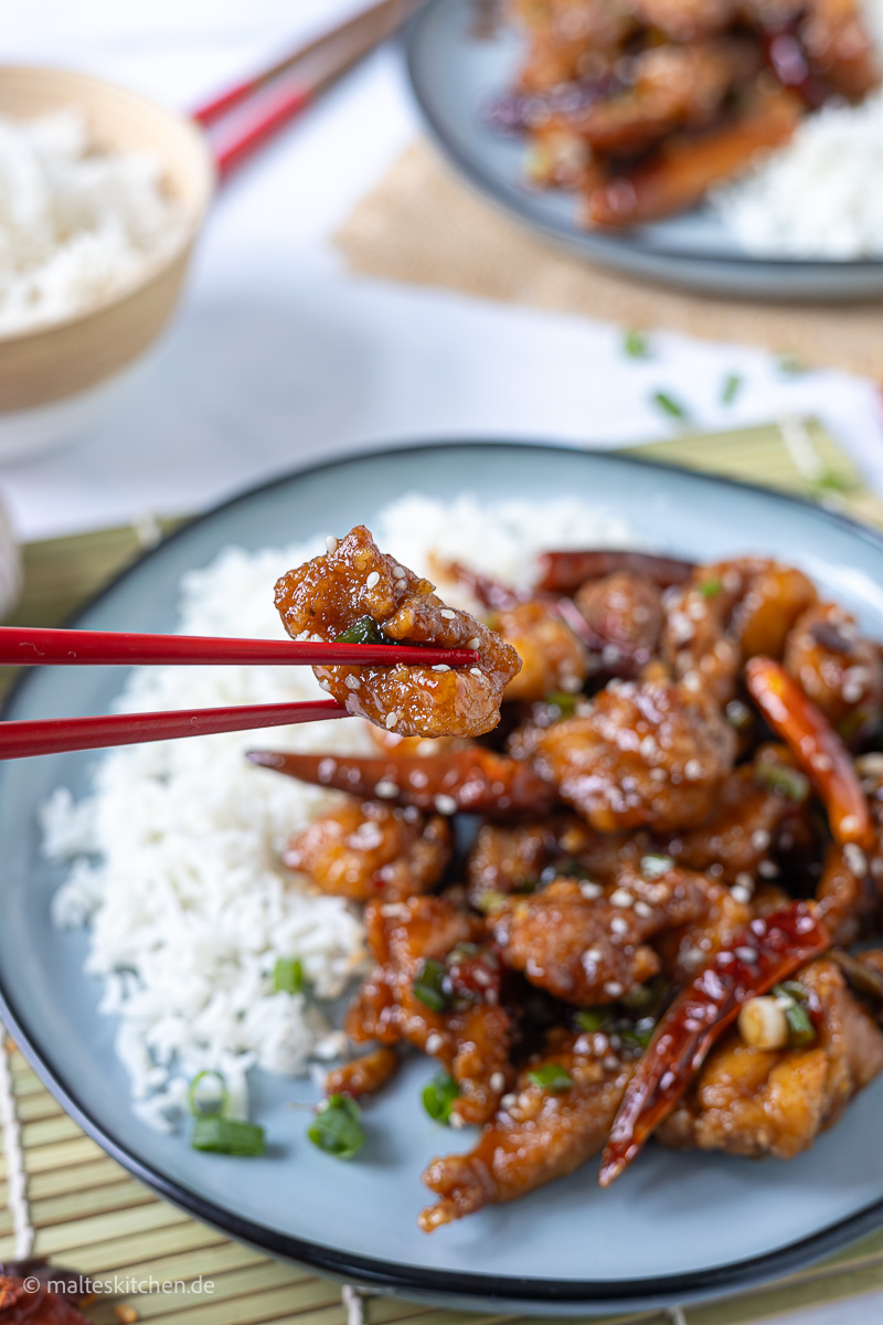Knuspriges Hähnchen süß-sauer.