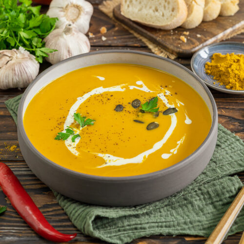 Kürbissuppe mit Curry, Kokosmilch & Ingwer