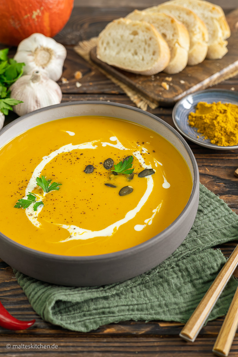 Suppe mit Kürbis, Kokosmilch und Curry.