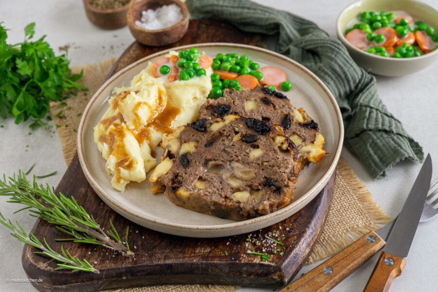 Klassischer Hackbraten mit Käse