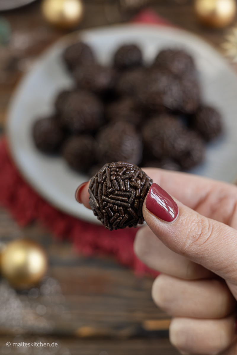 Süße Pralinen mit Rum.