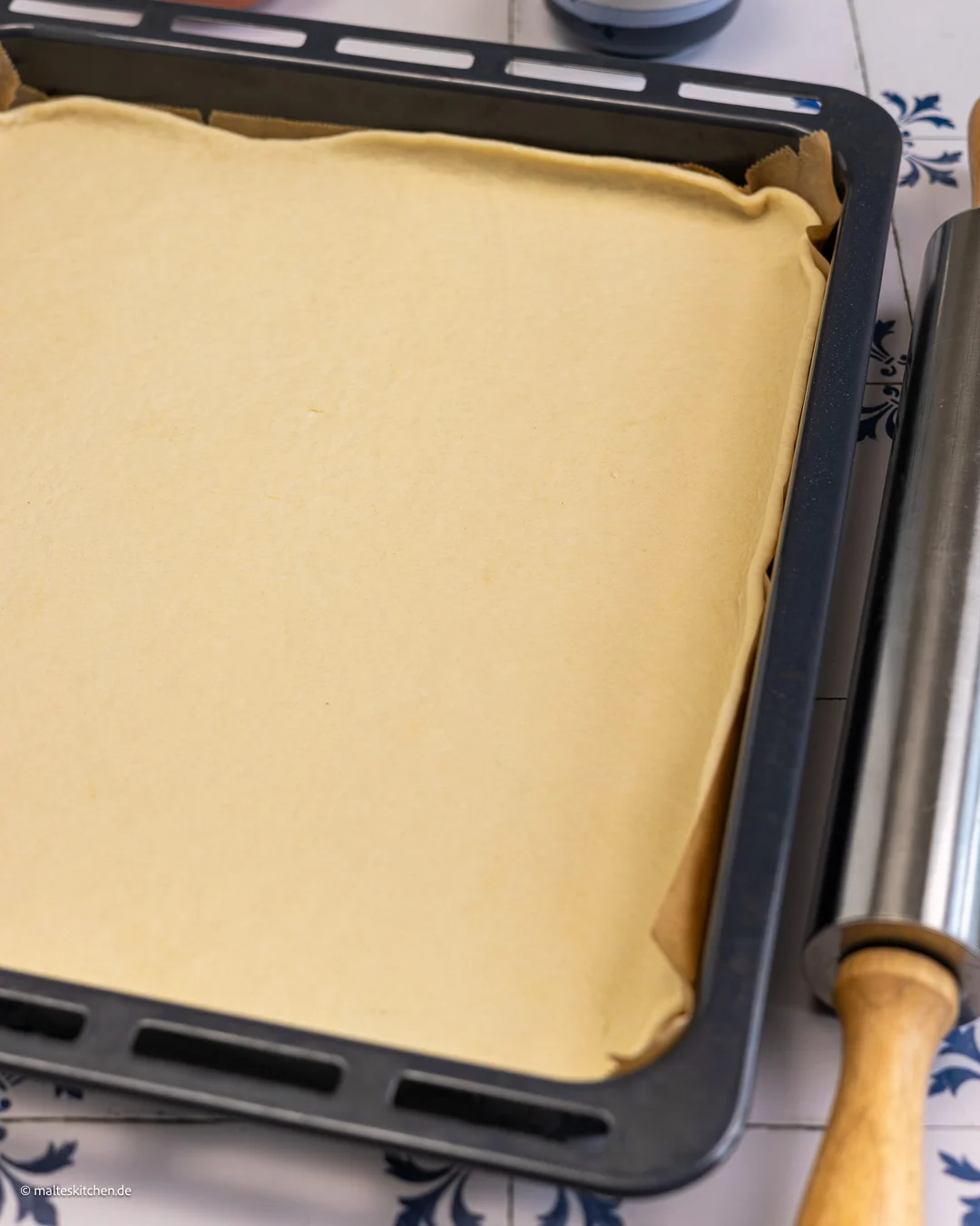 Hefeteig für den Quarkkuchen.