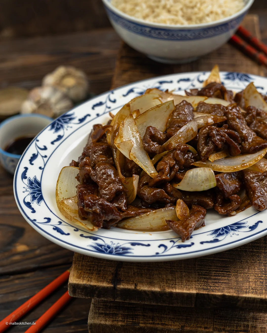 Rindfleisch mit Zwiebeln.
