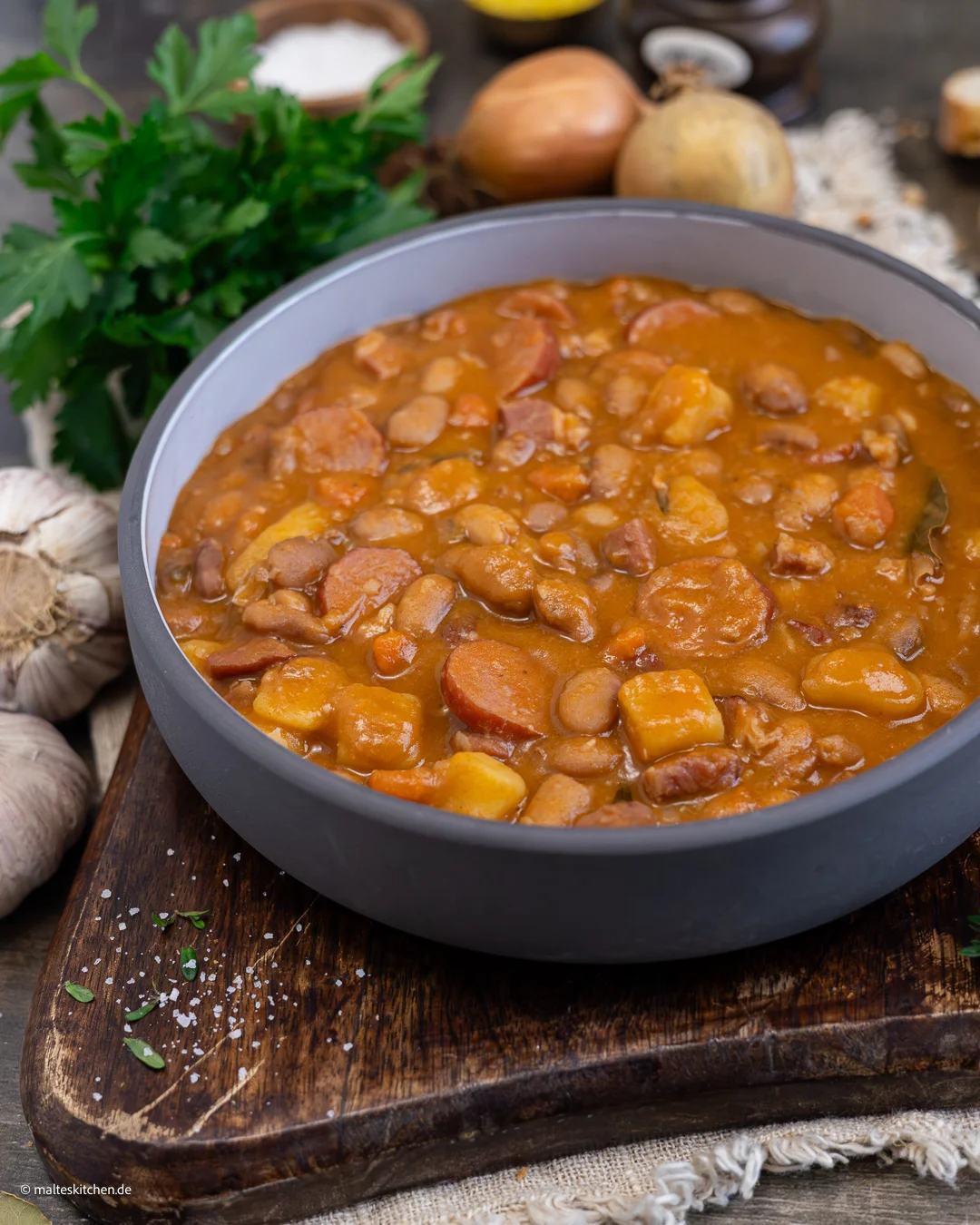 Serbische Bohnensuppe mit Kartoffeln & Cabanossi