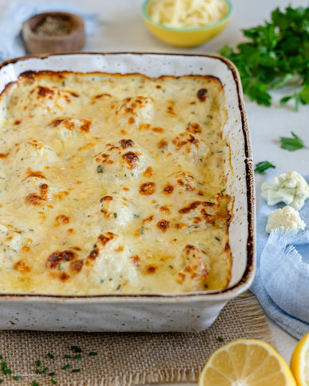 Leckerer Blumenkohl mit Käse überbacken.