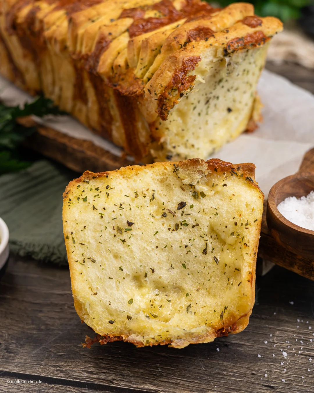 Hefebrot gefüllt mit Käse