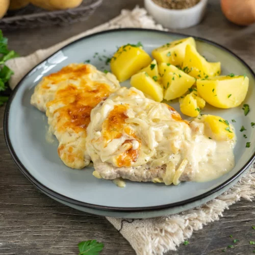 Zwiebel-Sahne-Schnitzel aus dem Ofen