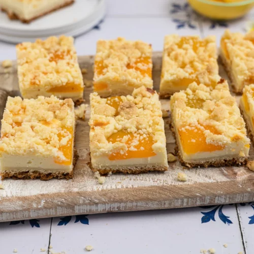 Aprikosenkuchen mit Streuseln vom Blech