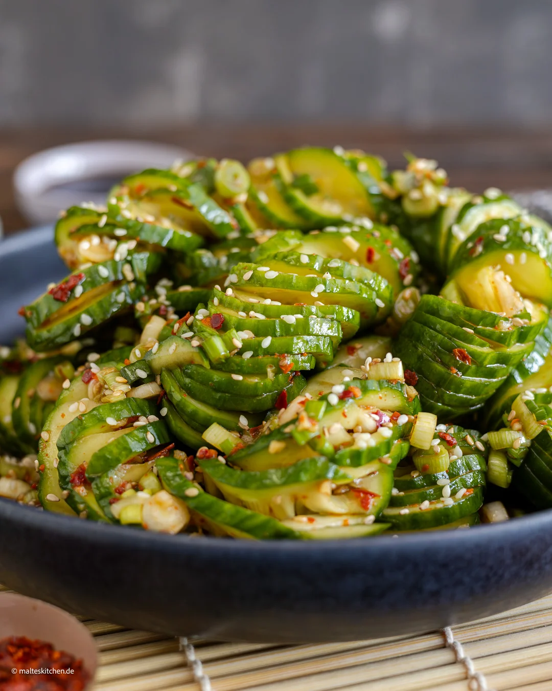 Leckerer Salat mit Gurken.