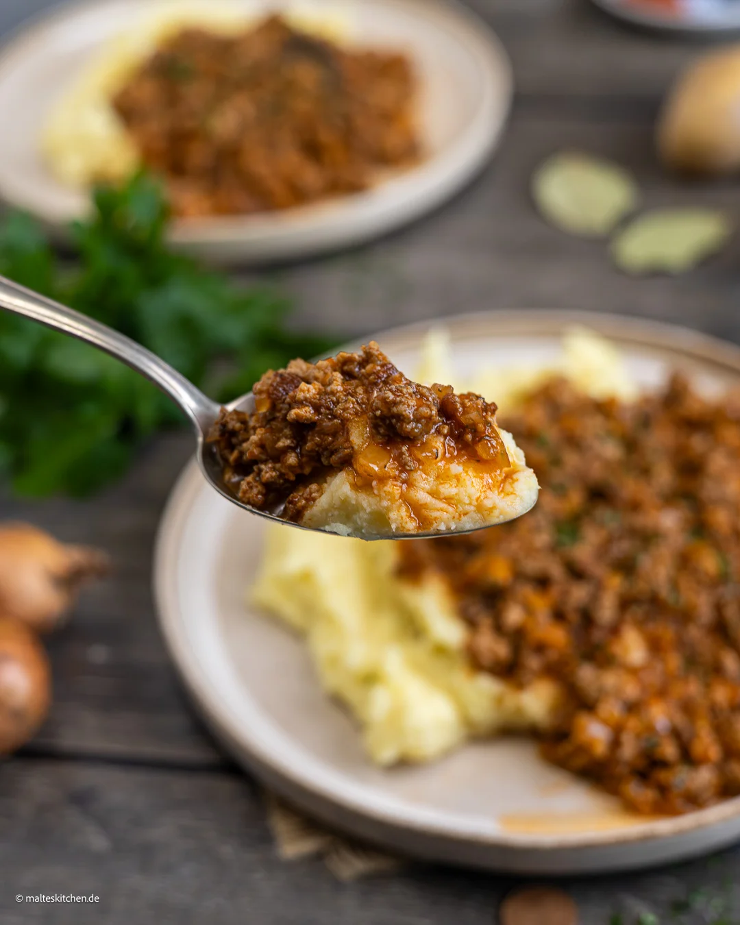 Saftige Hackfleischsoße mit Kartoffelbrei
