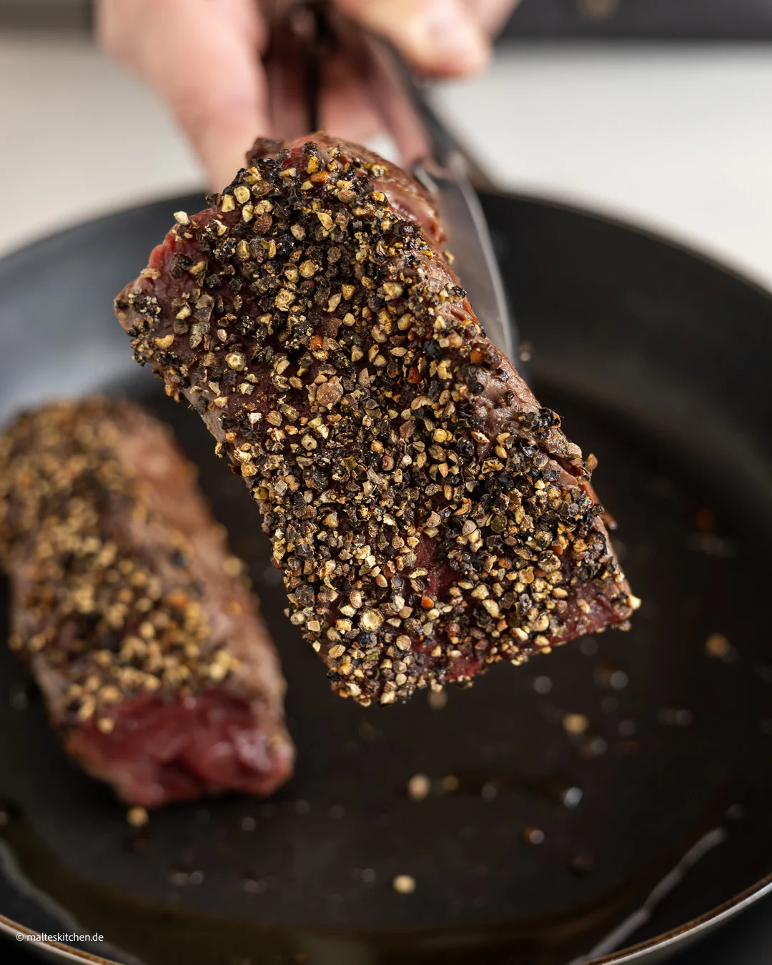 Steak mit Pfefferkruste.