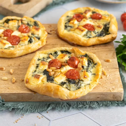 Tarte Rustique mit Spinat, Tomaten und Hirtenkäse