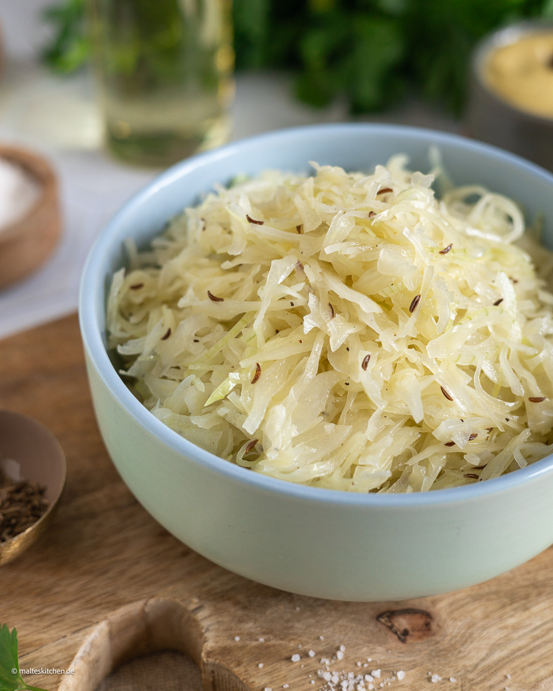 Klassischer Krautsalat aus Weißkohl
