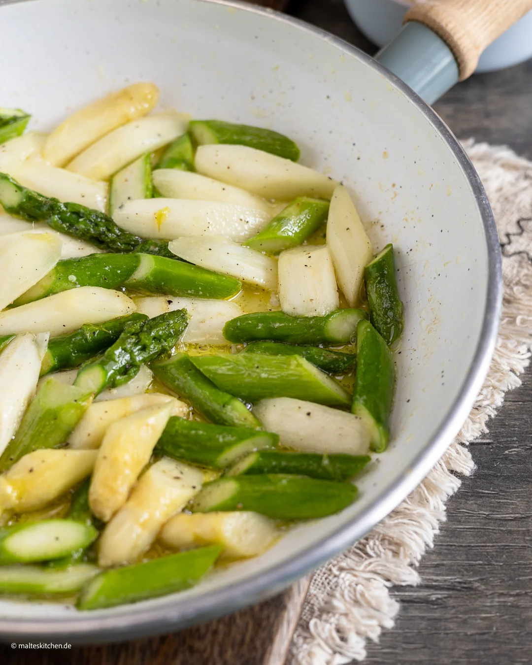 Angebratener Spargel.
