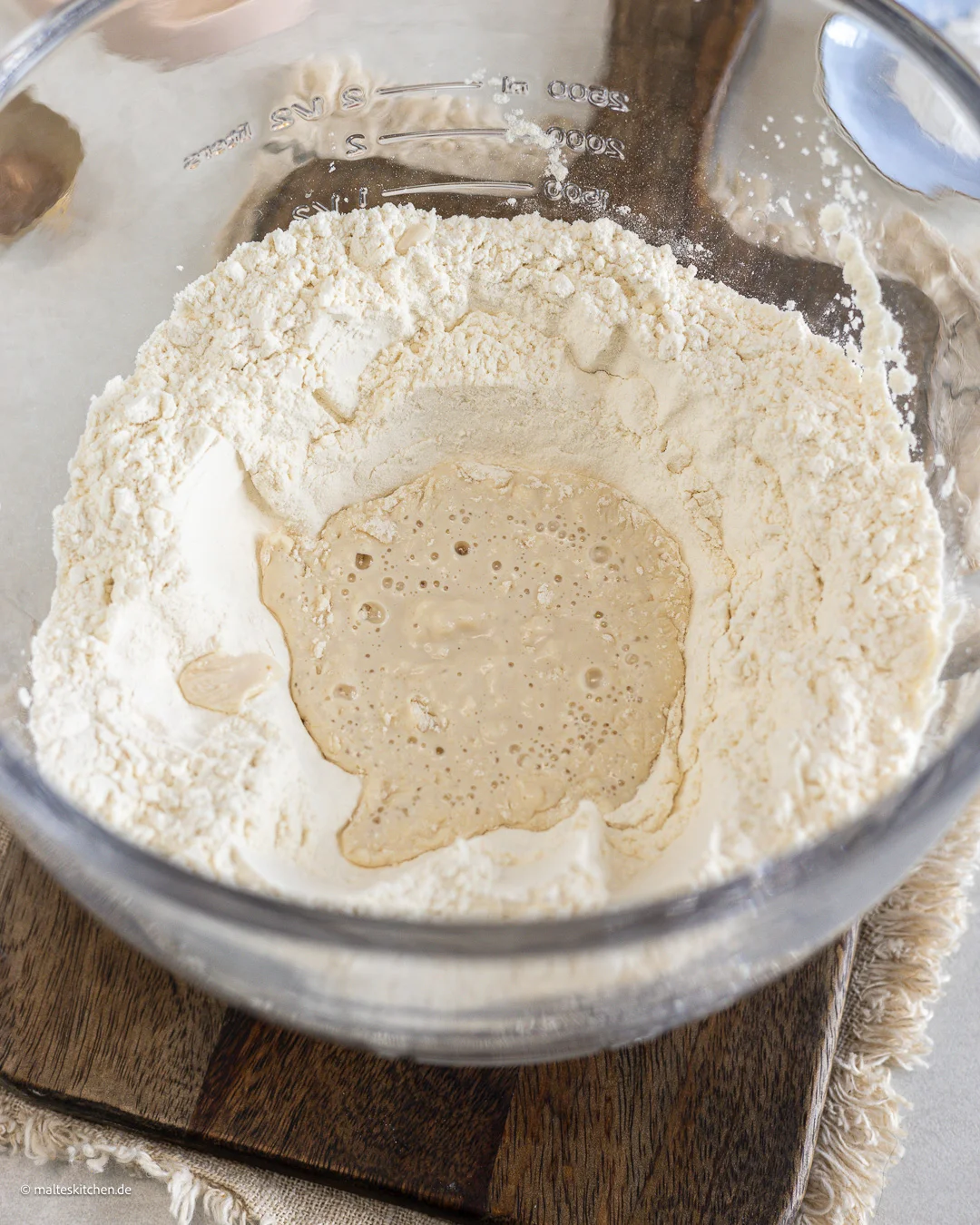 Hefeteig für den Streuselkuchen