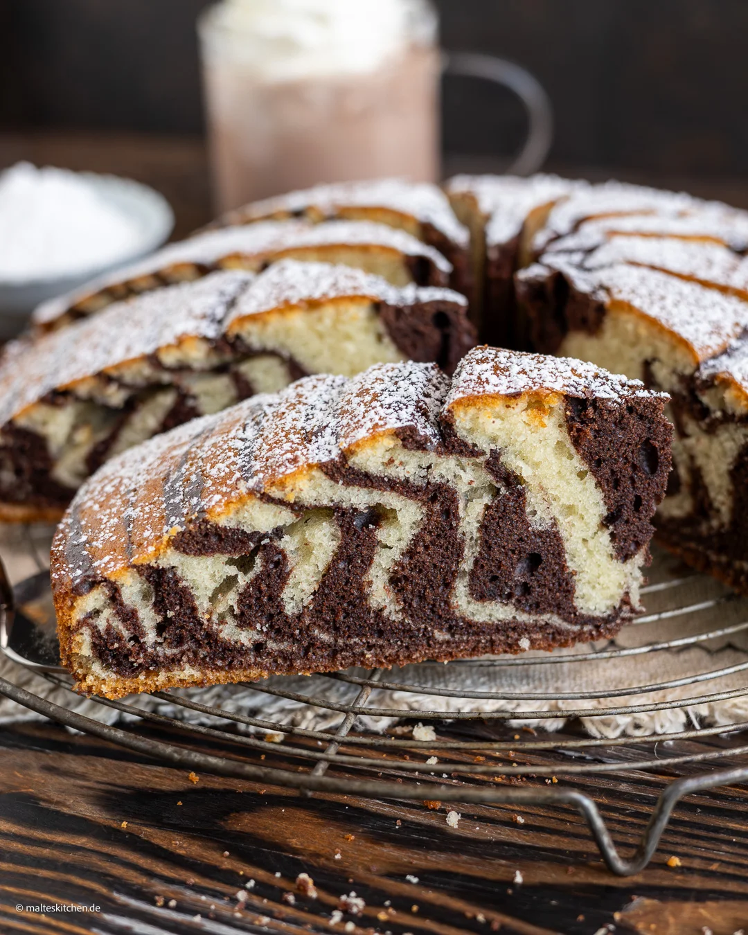 Saftiger Zebrakuchen