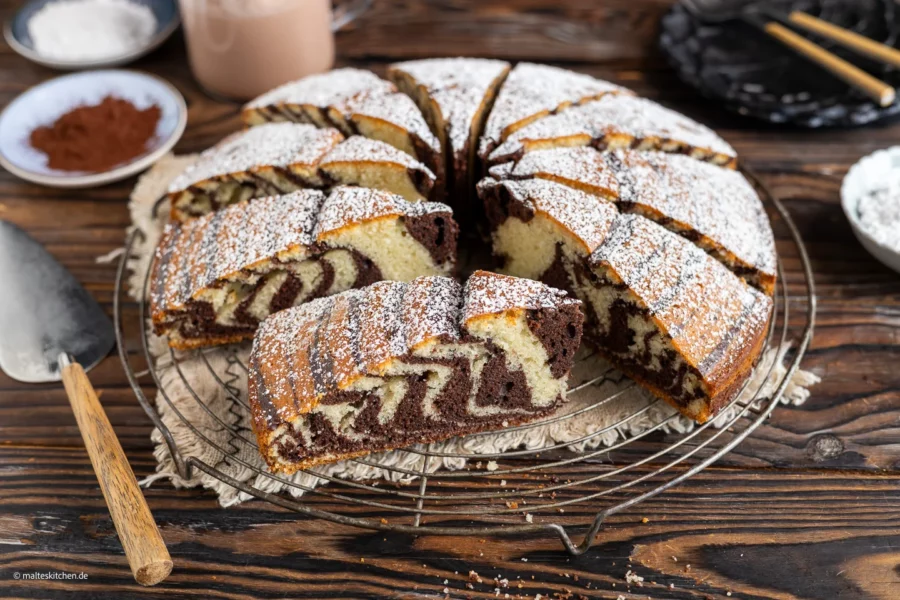 Saftiger Zebrakuchen