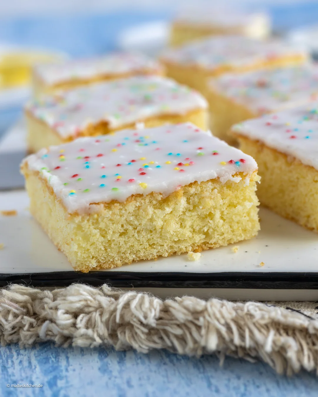 Fluffiger Zitronenkuchen mit Zuckerguss