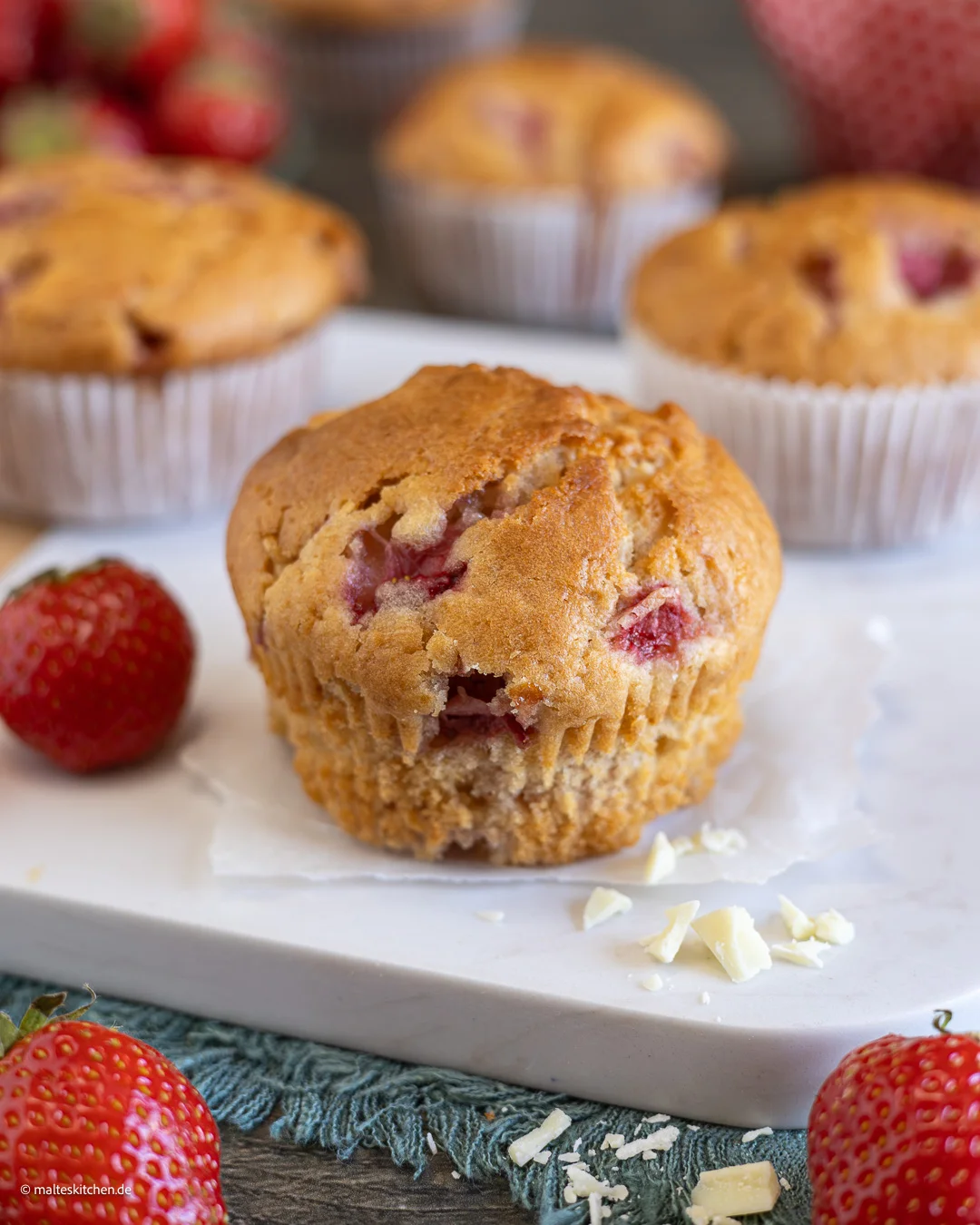 Saftige Muffins mit Erdbeeren