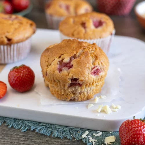 Erdbeer-Muffins mit weißer Schokolade