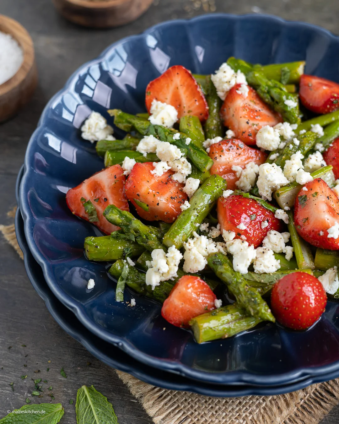 Spargelsalat mit Erdbeeren