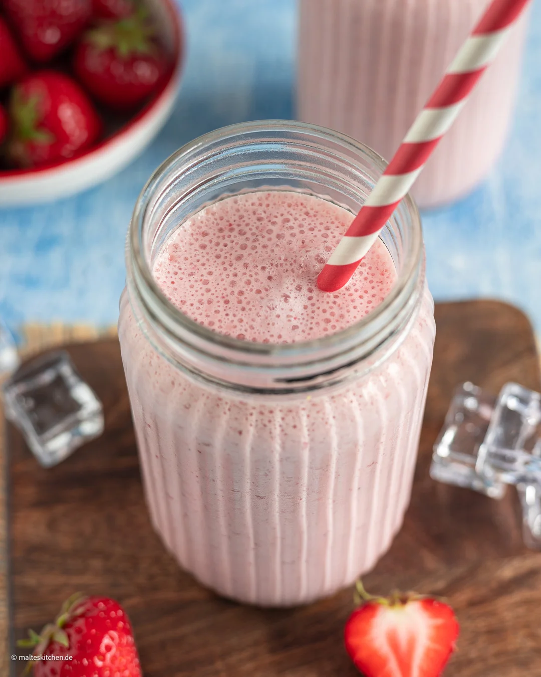 Cremiger Milchshake mit Erdbeeren.