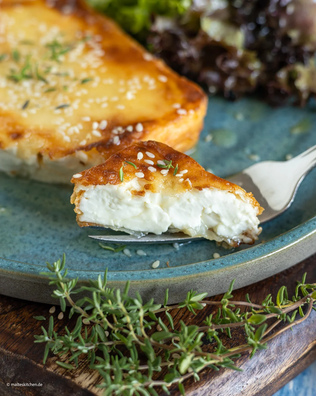 Gebackener Feta mit Honig und Sesam