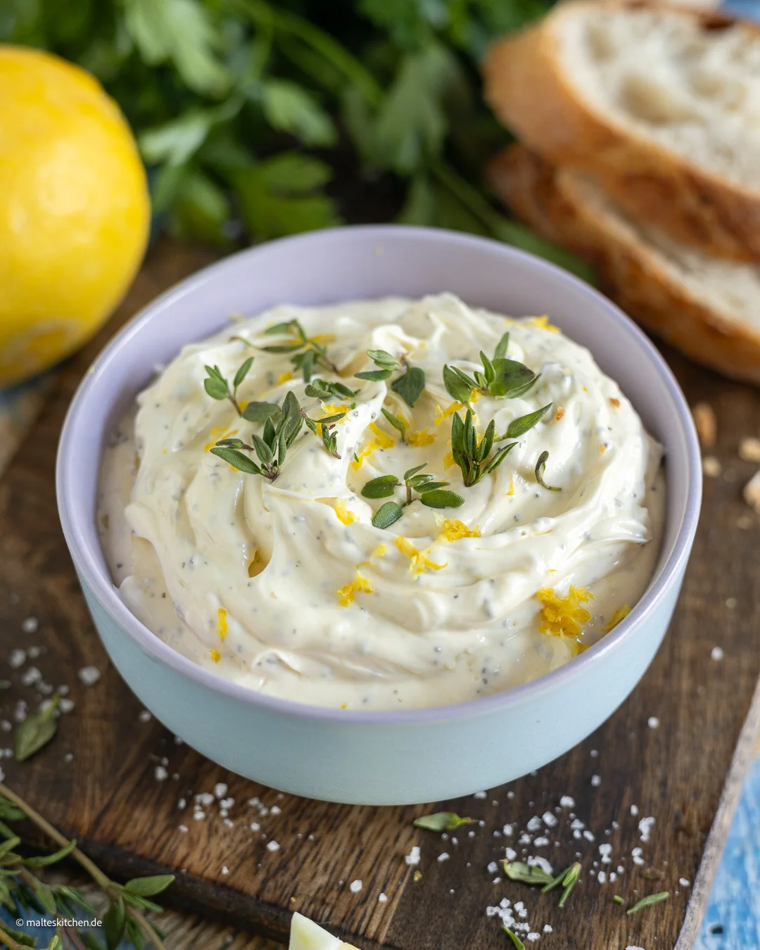 Zitronenbutter mit Thymian