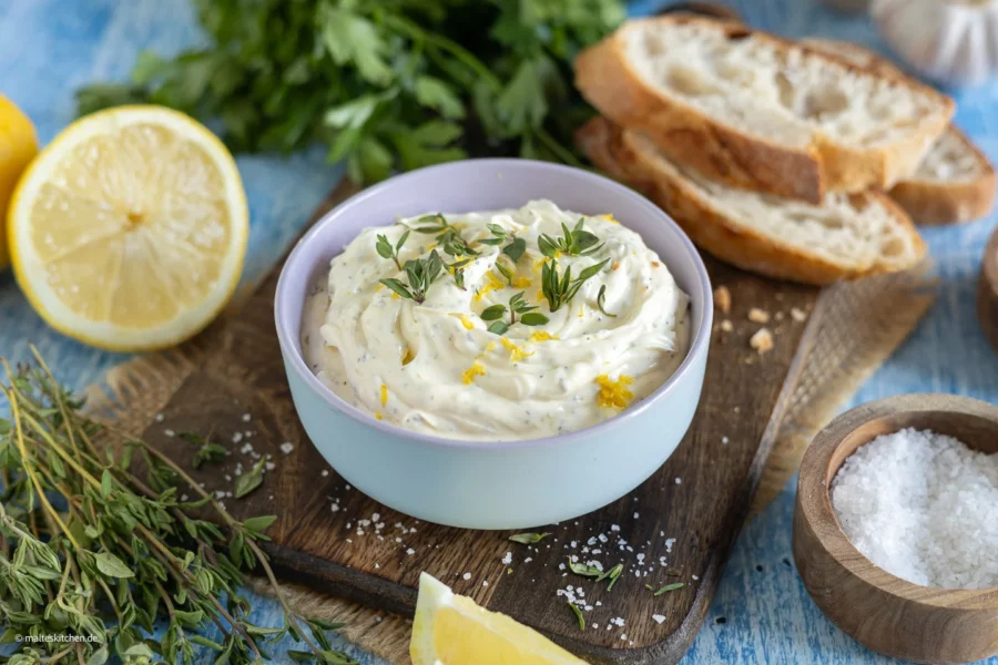 Zitronenbutter mit Thymian