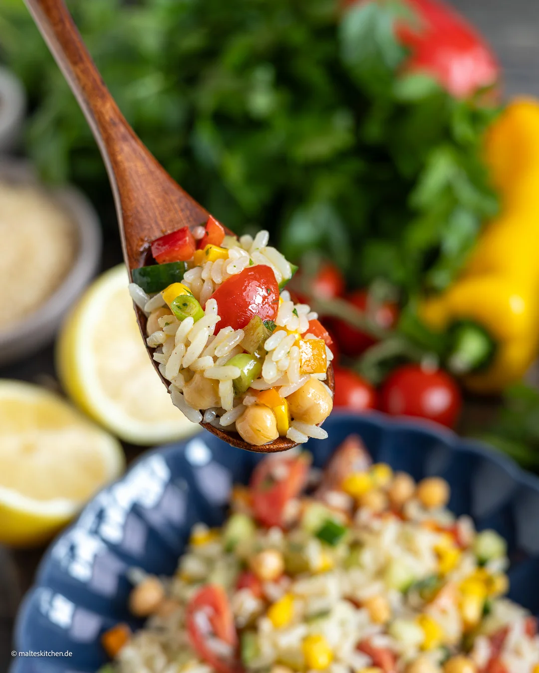 Leckerer Salat mit Reis und Gemüse